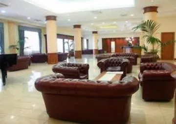 Gold Hotel-3